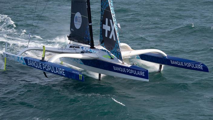 first solo round the world yacht race