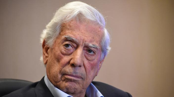 Mario Vargas Llosa es indigno de la Academia Francesa, según investigadores franceses