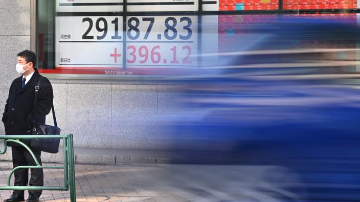 The Tokyo Stock Exchange begins the year with a brag, backed by the low yen