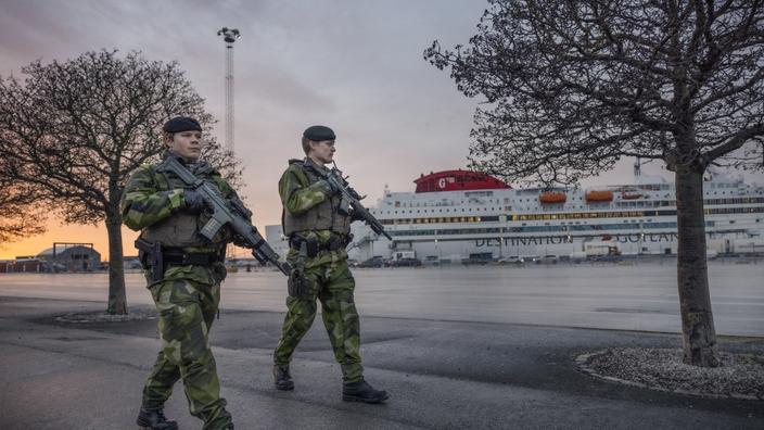 Sverige utplasserer militære og stridsvogner på øya Gotland