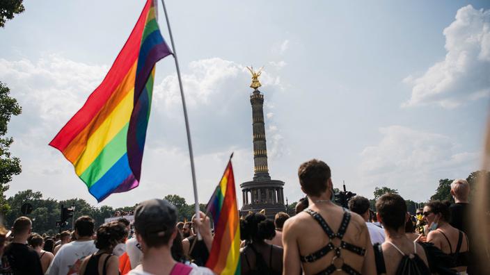 «Comme Dieu nous a créés» : coming out collectif chez les catholiques allemands LGBT+