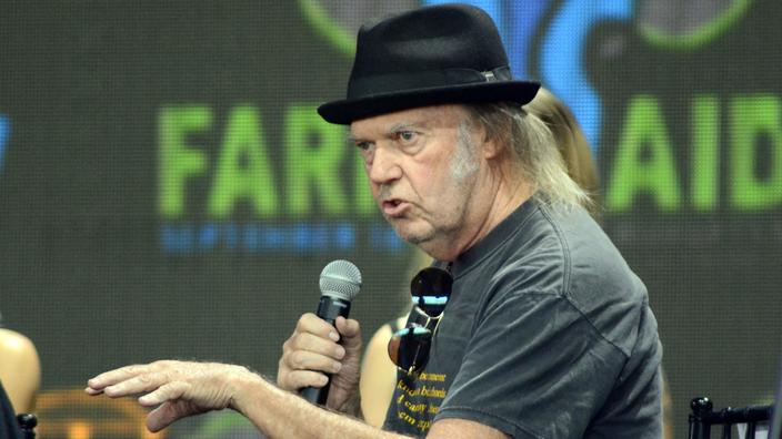 Regarder la vidéo Neil Young menace Spotify de retirer ses albums de la plateforme