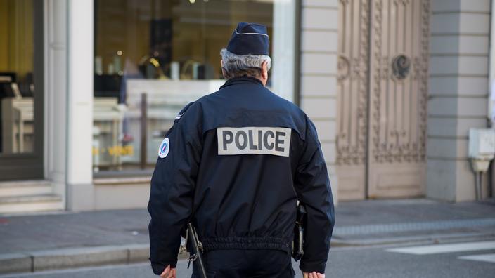 Paris : un commissaire de police hors service agressé en tentant d'empêcher un délit