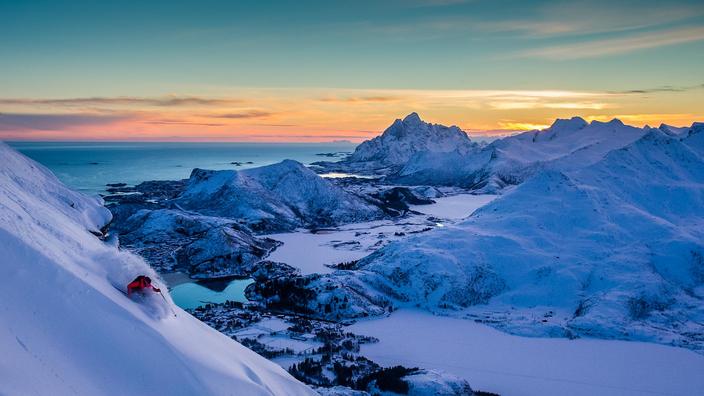 Les îles Lofoten, l'archipel où l'on skie au milieu des fjords norvégiens