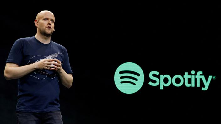 Le patron de Spotify ne vire pas le podcasteur antivax Joe Rogan