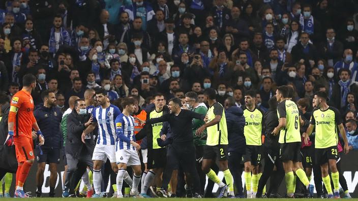 Porto-Sporting clash, an incredible public battle scene