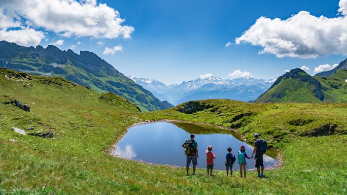 Vacances à la montagne : les clés pour faire aimer la randonnée aux enfants