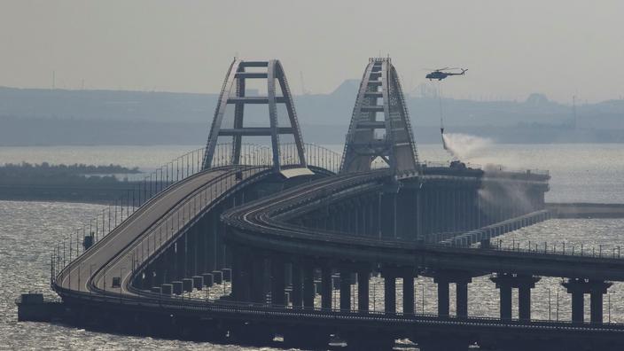 Qu'est-ce qui a causé l'explosion d'un pont russe