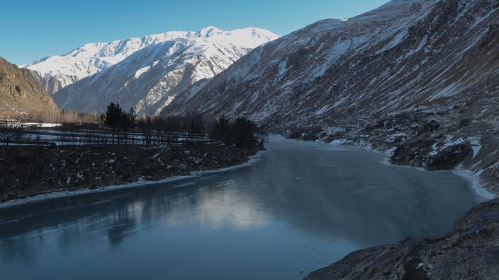 Un Avion Russe Sécrase En Afghanistan Quatre Survivants Retrouvés Deux Personnes Disparues 