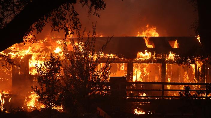 Los Angeles Menacé Par Des Incendies Létat Durgence Décrété