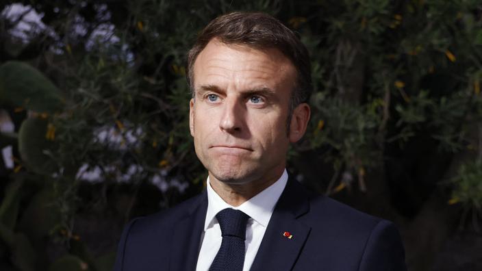   Macron tombe à son niveau le plus bas ..........   17  % Acbcf43a6fe33e6017c408cc43337b5a95ded119785c6caf80aa4a66c58dbdae