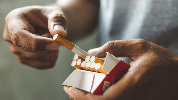 Tabac : le march des cigarettes de contrebande et de contrefaon en nette  hausse en France