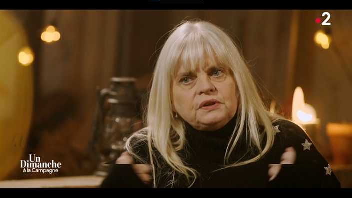 On aurait pu mourir mille fois» : Isabelle Nanty se confie sur son enfance  hors du commun