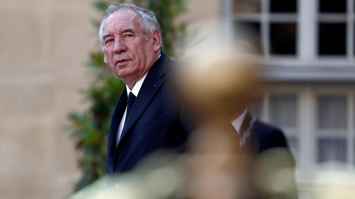 François Bayrou devient le premier ministre le plus impopulaire de la ...