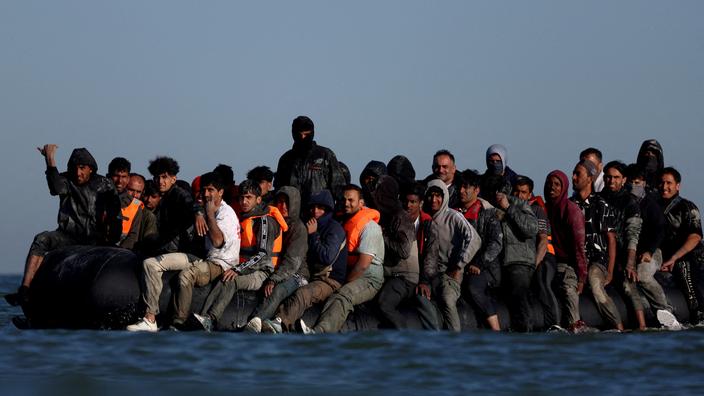 Traversée de la Manche : 3 migrants morts et 3 disparus dans deux ...