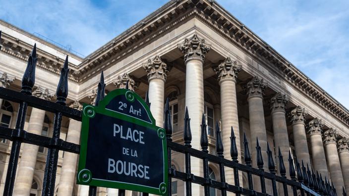 La Bourse de Paris termine stable, tiraillée entre le luxe et la défense