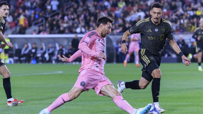 Foot: Lionel Messi flambe