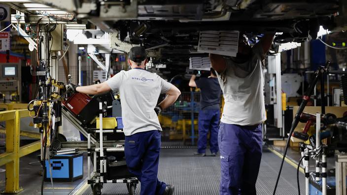 Sur un an, le taux de chômage des plus jeunes est largement reparti à la hausse, s’envolant de 2,8 points, pour atteindre 21,5 %.