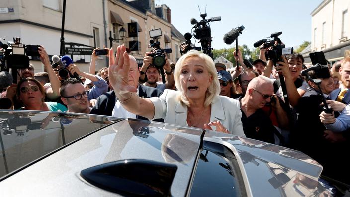 Marine Le Pen à La Flèche, dans la Sarthe, le 8 juillet, pour son premier déplacement au lendemain de sa condamnation par la cour d’appel de Paris pour détournement de fonds publics.