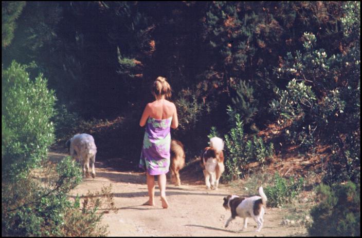 ARCHIVES - BRIGITTE BARDOT CHEZ ELLE A LA MADRAGUE