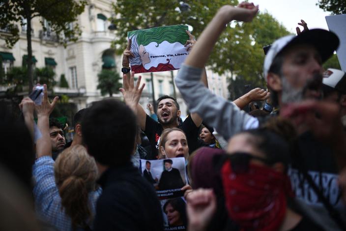 Iran : Paris Condamne La «répression Violente» Des Manifestations, 76 ...