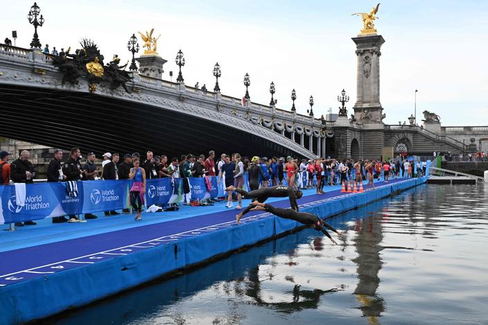 JO 2024 : L'événement Test Du Triathlon Dans La Seine A Débuté Ce Jeudi ...