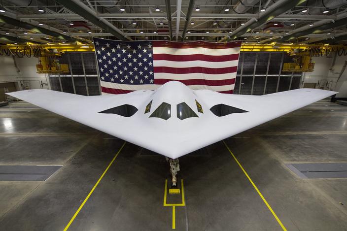 Le nouveau bombardier furtif américain B-21 réalise son vol inaugural
