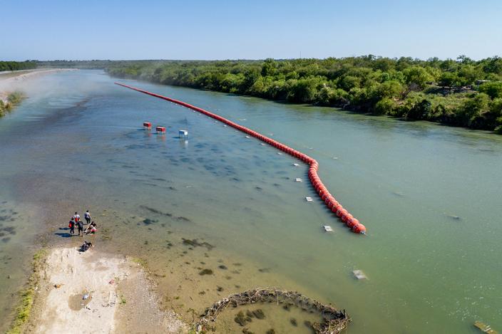 États Unis Comment Le Texas Défie Biden Avec Sa Frontière Flottante Anti Migrants