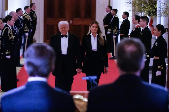 Melania Trump : en smoking assorti à son mari, elle impose son style à ...