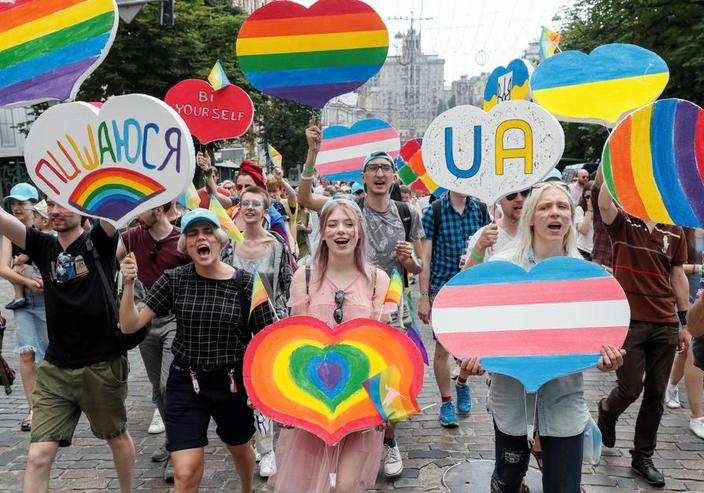 En Images Ukraine La Gay Pride Réunit Des Milliers De Personnes à Kiev 3281