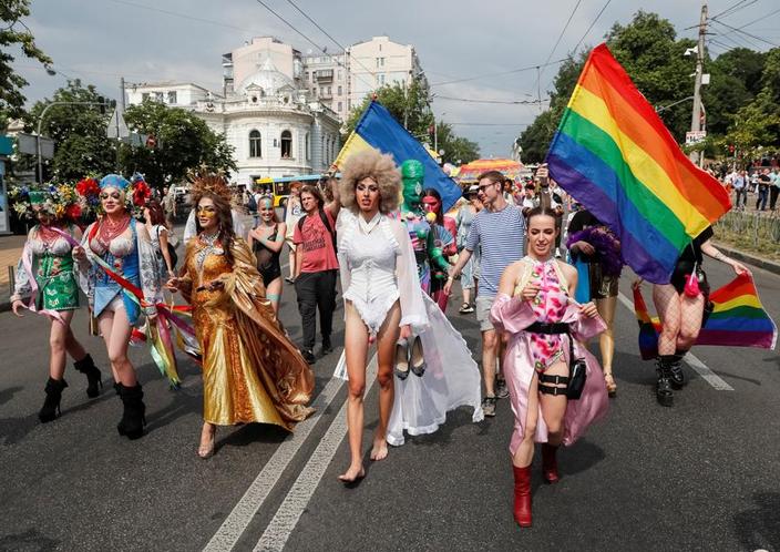 En Images Ukraine La Gay Pride Réunit Des Milliers De Personnes à Kiev 9182
