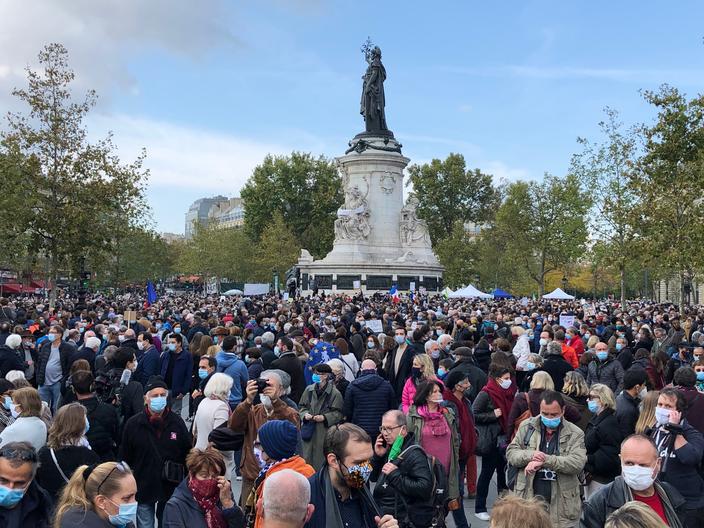 Hommage à Samuel Paty : La Foule Et L'émotion Partout En France