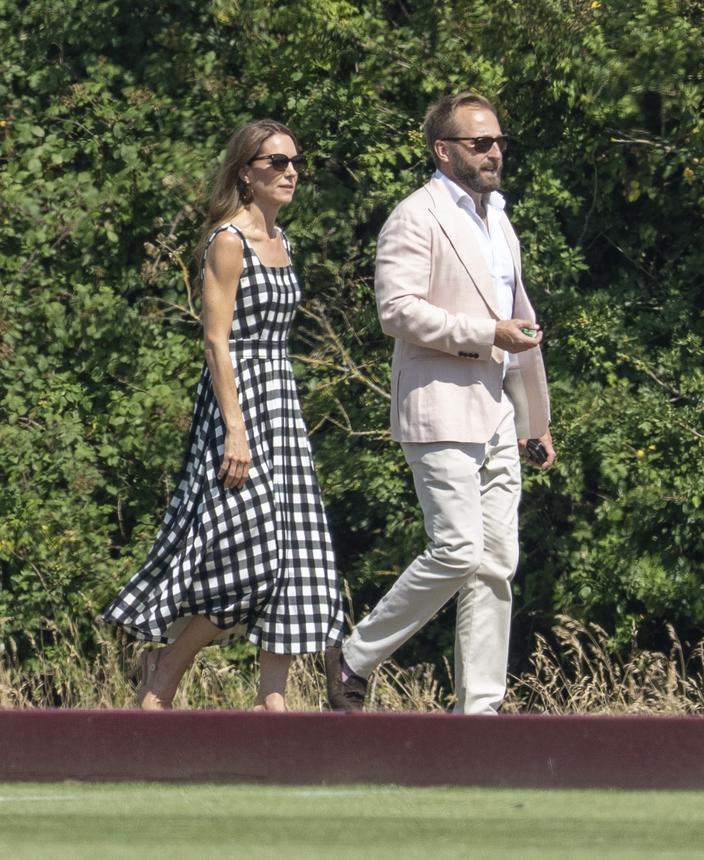 Royal Robe Robe Kate Middleton lance l’été dans une robe Vichy virevoltante à la Royal ...