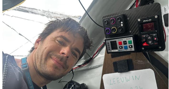 Vendée Globe : «Il fait vraiment froid, même l’huile d’olive est gelée !» Sébastien Simon raconte son quotidien extrême dans le Pacifique