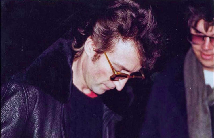 Le Disque Dedicace Par John Lennon A Son Tueur Le Jour De Sa Mort Vendu Aux Encheres