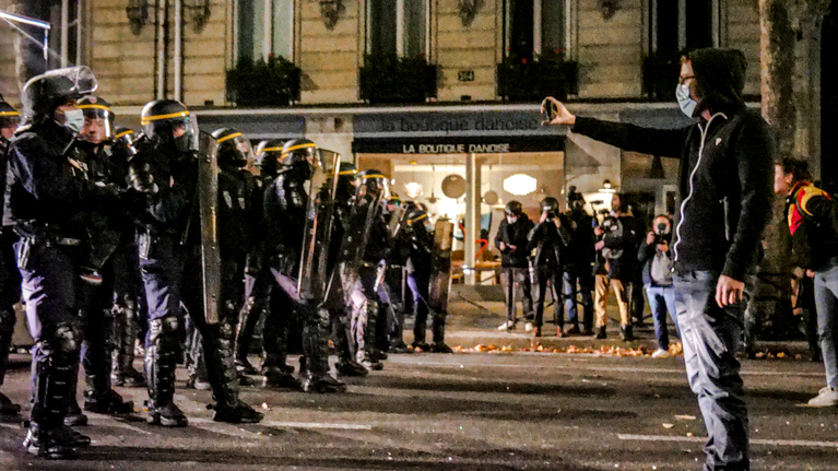 Loi «sécurité globale»: plusieurs milliers de manifestants en France, des violences dans le cortège parisien. F882391ae10bde609b85f6d1da750d0e0c6cc732f5c8d3d009f451a6cb67b949