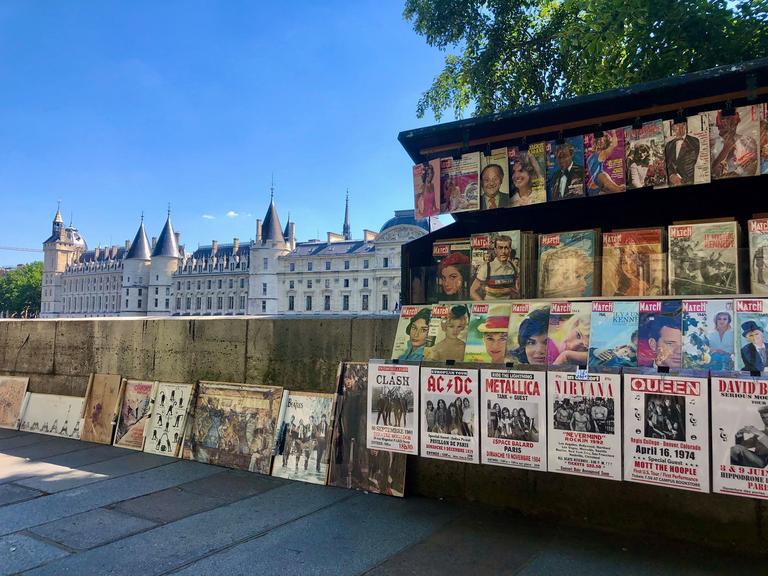En ce début du mois de juin, seulement un tiers des bouquinistes sont ouverts le long des Quais de la Seine.