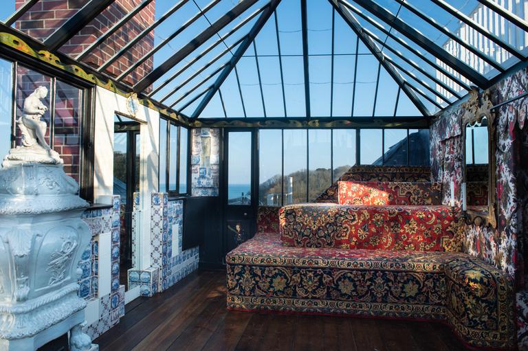 Hauteville House, sur l'île de Guernesey, a conservé de nombreuses références à Victor Hugo.