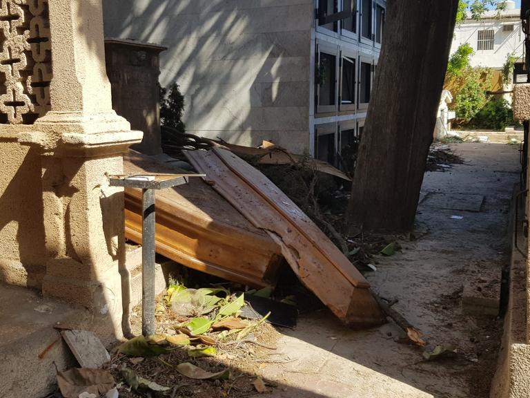 Des cercueils ont été éjectés de leurs caveaux.