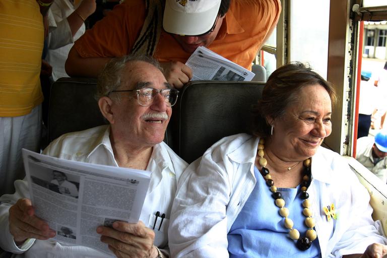 Gabriel Garcia Marquez et son épouse Mercedes Barcha en 2007 dans le train pour Aracataca en Colombie.