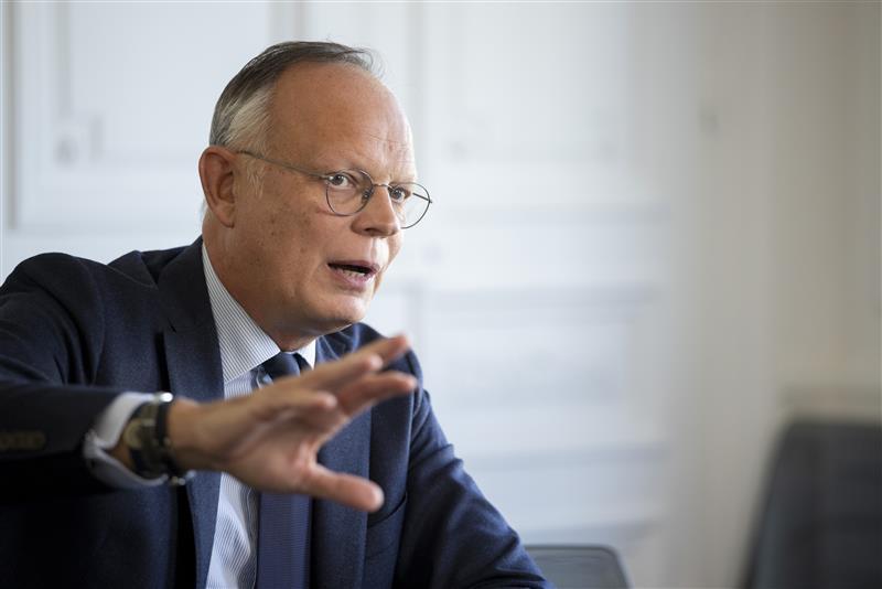 France Divided as Élisabeth Borne Proposes Suspension of 2023 Pension Reform