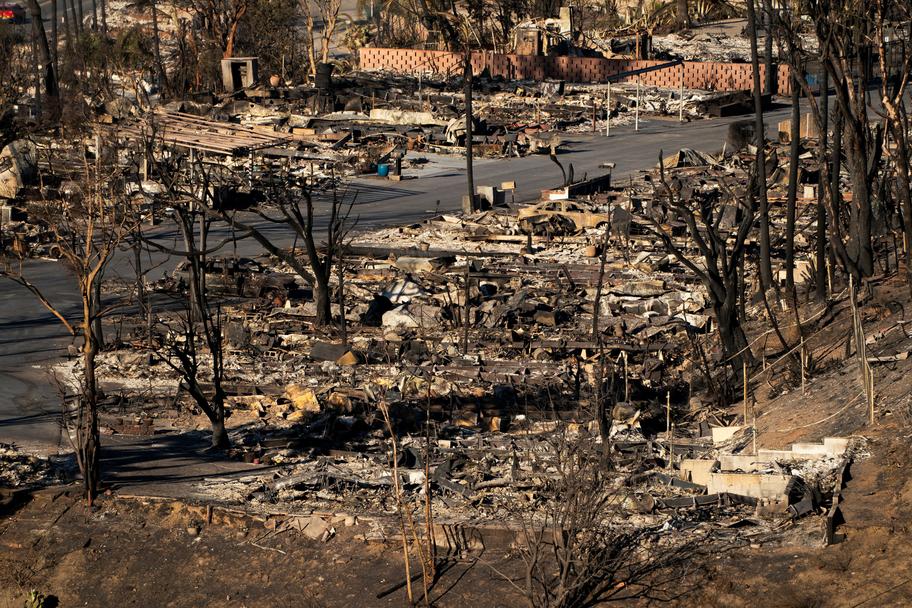 La désolation dans le quartier de Pacific Palisades avec de nombreuses maisons brûlées. David Ryder / REUTERS