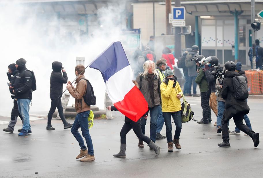 Gilets Jaunes Violences à Paris Nantes Et Lyon Au Moins