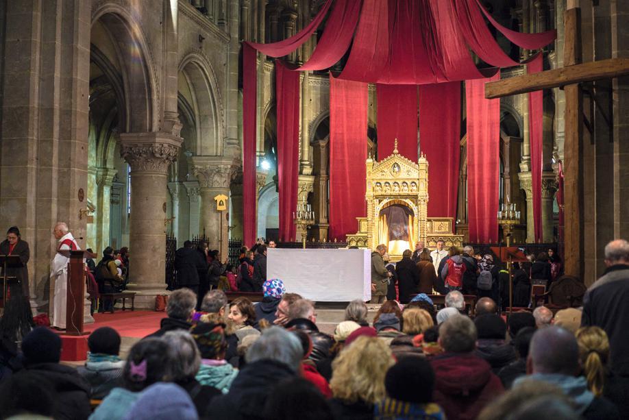 À la basilique d’Argenteuil, les secrets historiques et scientifiques de la Sainte Tunique du Christ bientôt offerte à la vénération