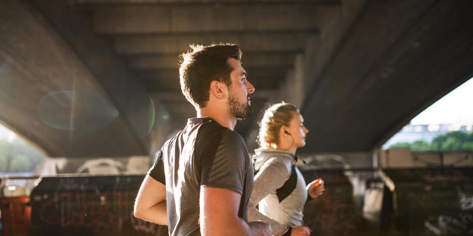 Vous faites beaucoup de sport mais ne voyez aucun changement physique ? Voici les principales raisons expliquées par une médecin