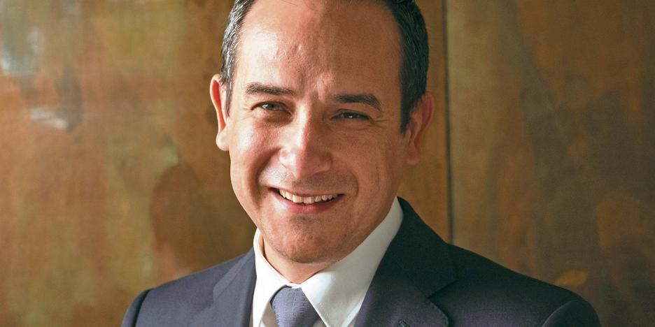 Bernard Neveu, sommelier du groupe Ducasse : «Le champagne est dynamisant»