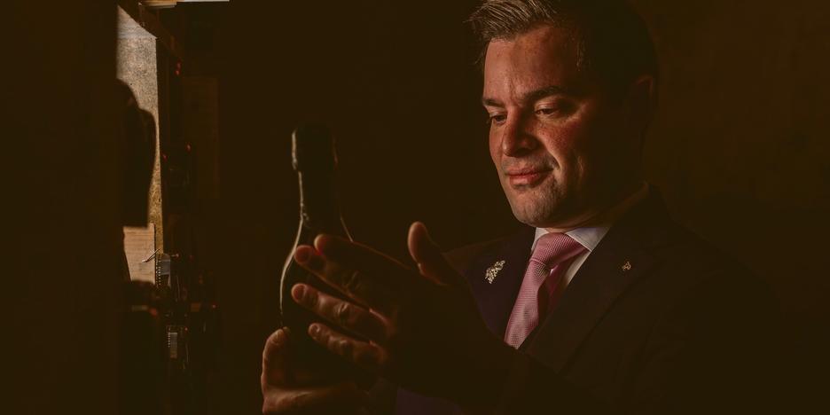 Florent Levy Bencheton, sommelier au domaine des Crayères, à Reims : « Le champagne se déguste tel un grand vin »