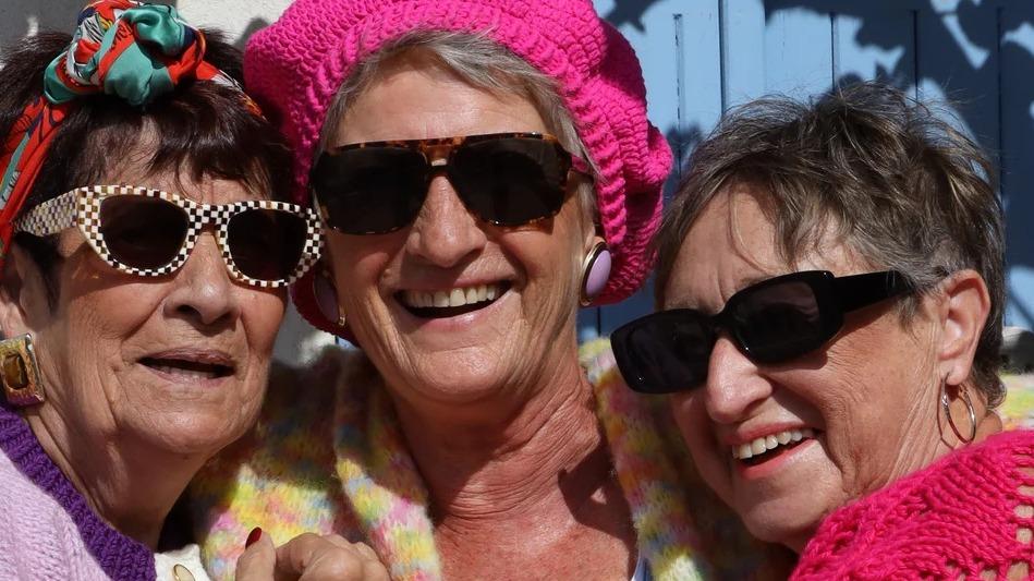 Les Mains de Mamie, le collectif de grands-mères marseillaises qui a séduit Dior et Jacquemus