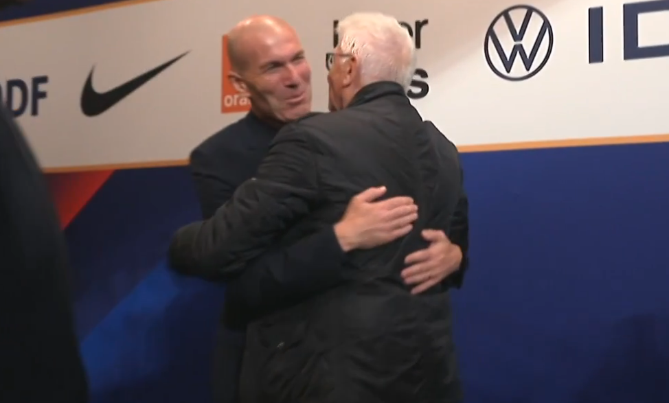 France-Belgique : Aimé Jacquet dans les bras de «Zizou», la séquence émotion et nostalgie au Stade de France