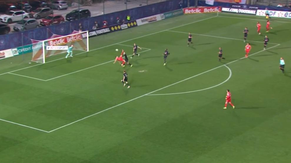 Coupe de France : en vidéo, l'exceptionnel retourné acrobatique de Julien Domingues, attaquant de l'AS Cannes